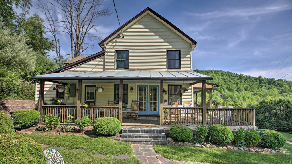 The Farmhouse at Mountain & Vine Vineyards and Winery