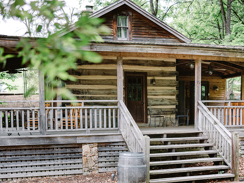 Log Cabin at Mountain & Vine Vineyards and Winery